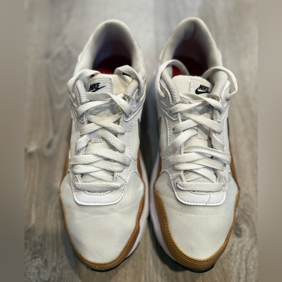 Nike Air Max SC Women's Size 8 White Metallic Marathon Running CW4554-107 - Picture 2 of 3